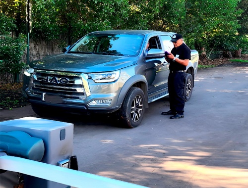 Control de Ingreso y Salida Control de Ingreso y Salida